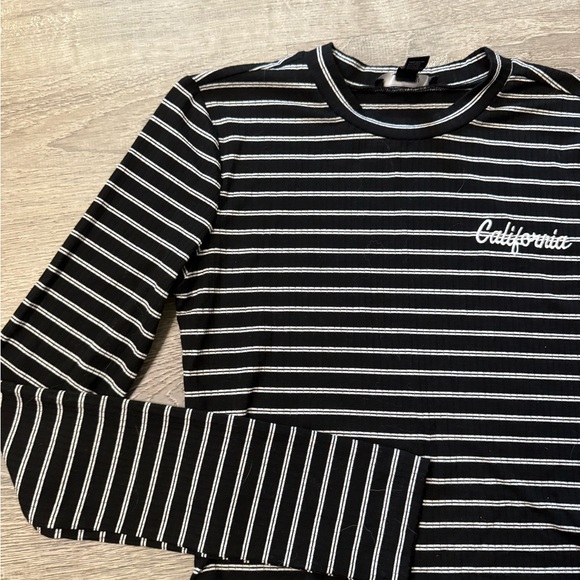 •FOREVER 21• CROP TOP - Picture 4 of 6